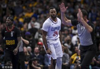 在足球比赛 在足球比赛