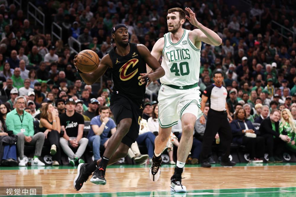 使得他在进 使得他在进