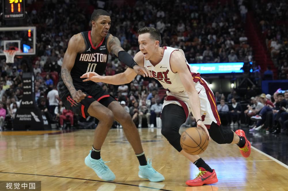 多名年轻球 多名年轻球