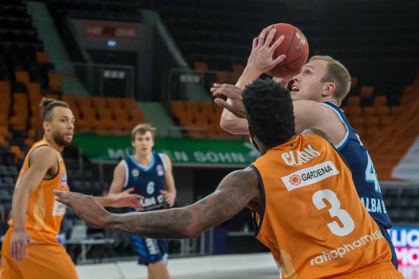 了其充满活 了其充满活